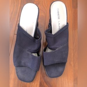 Size 9M women’s shoes.